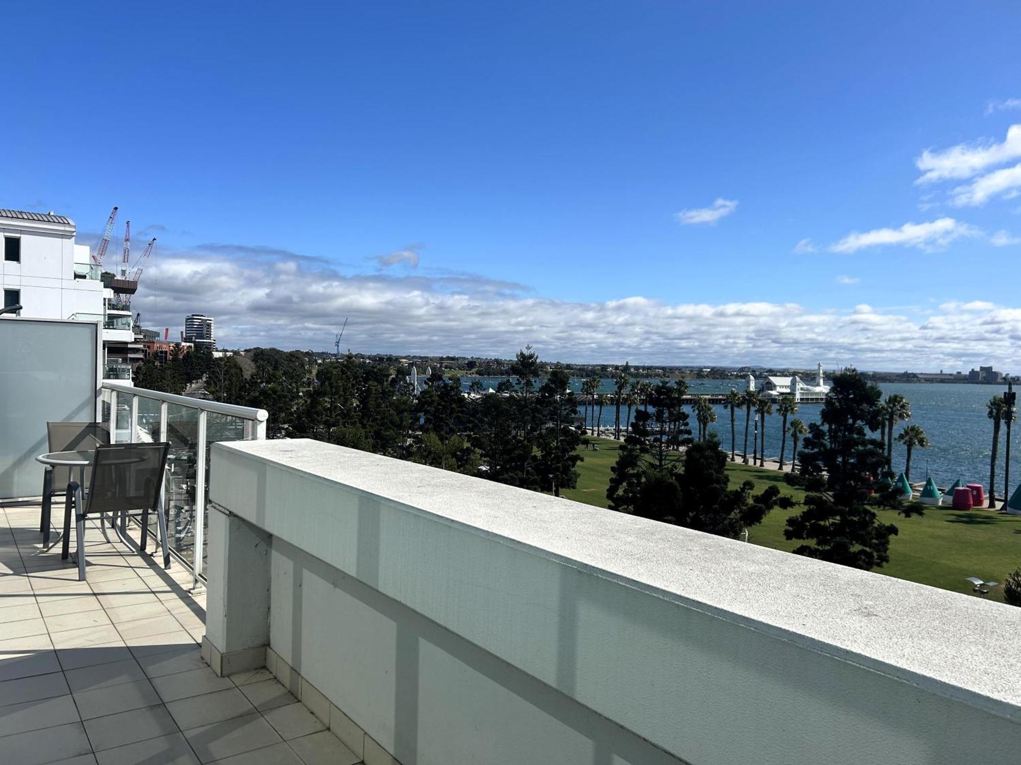 The Waterfront Apartments Джелонг Экстерьер фото